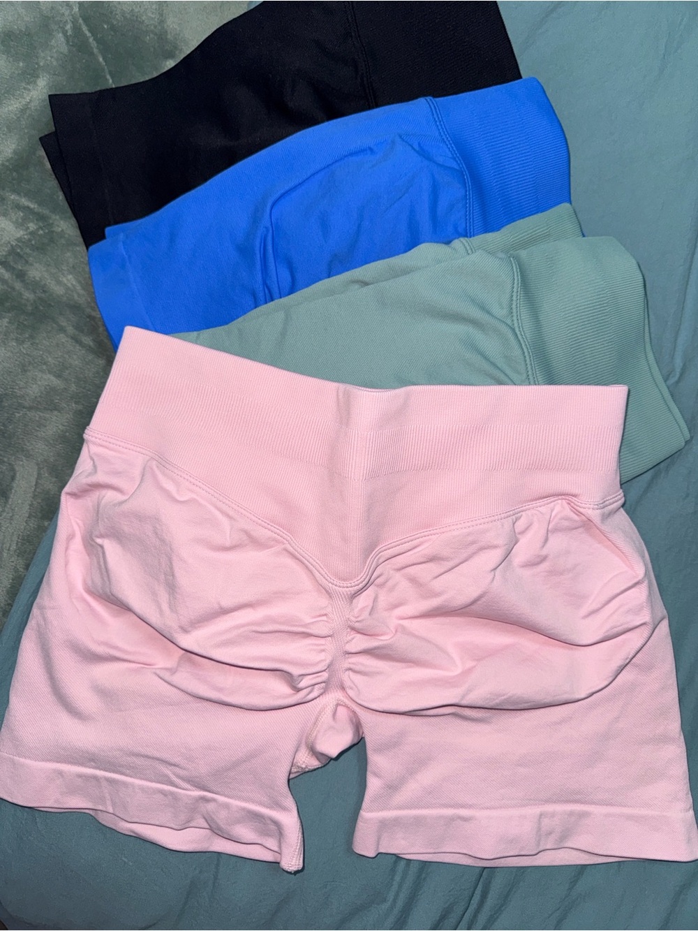 Women’s Seamless Scrunch-Back Active Shorts 4-pack
